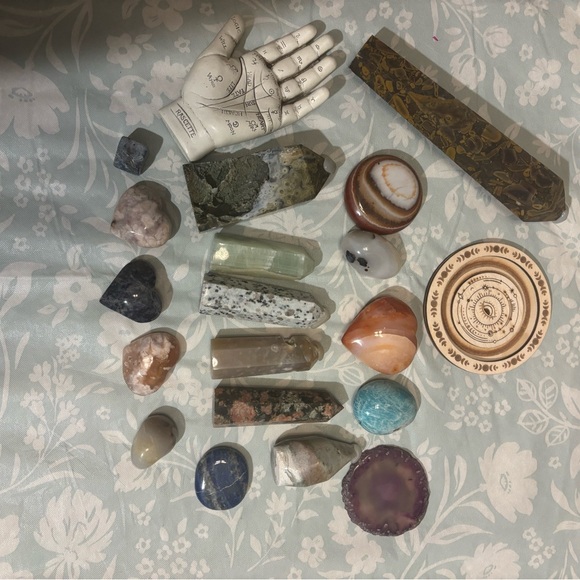 Assorted Crystal and Stone Collection - Picture 7 of 7